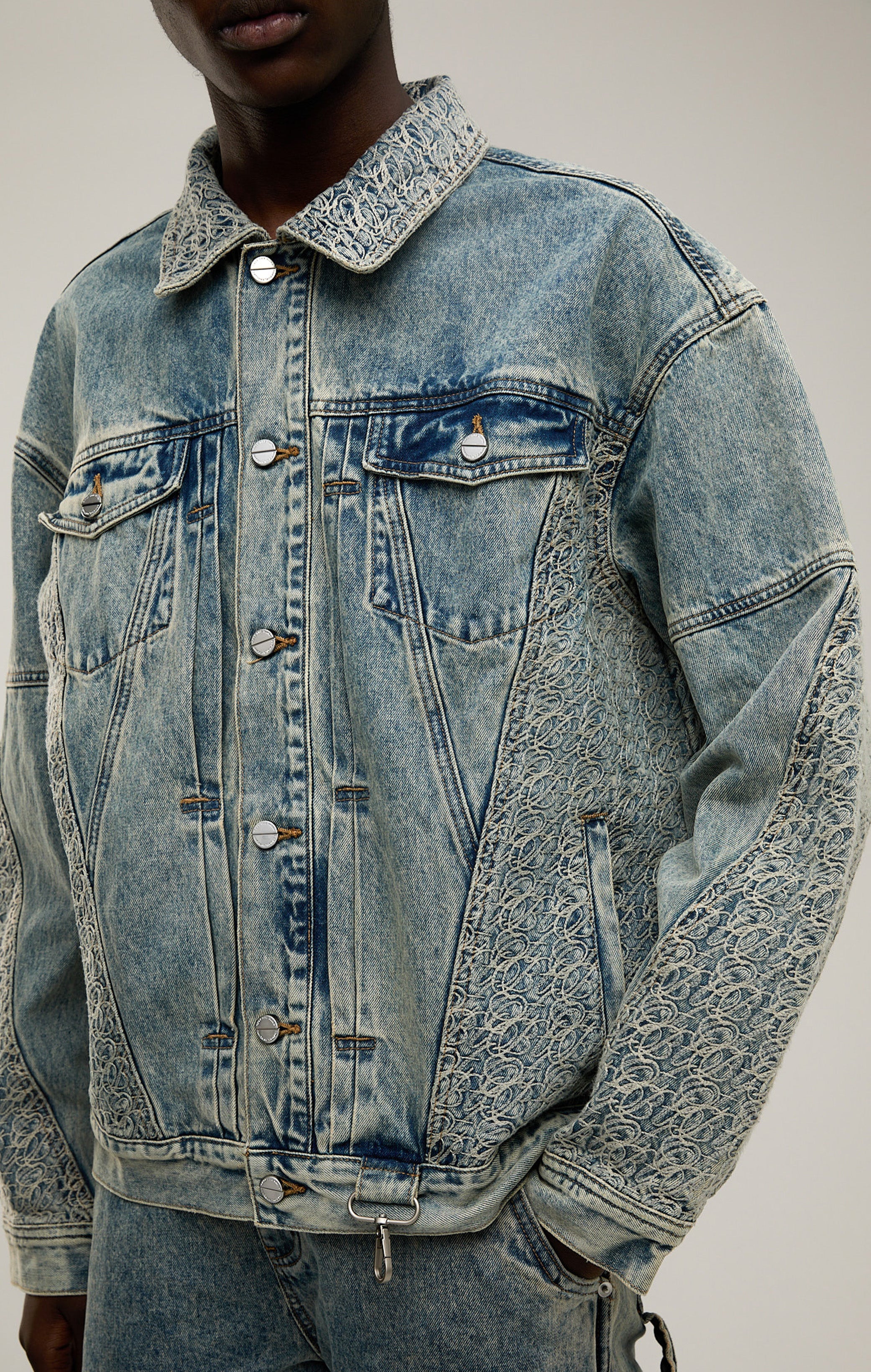 SIGNATURE STITCH DENIM JACKET