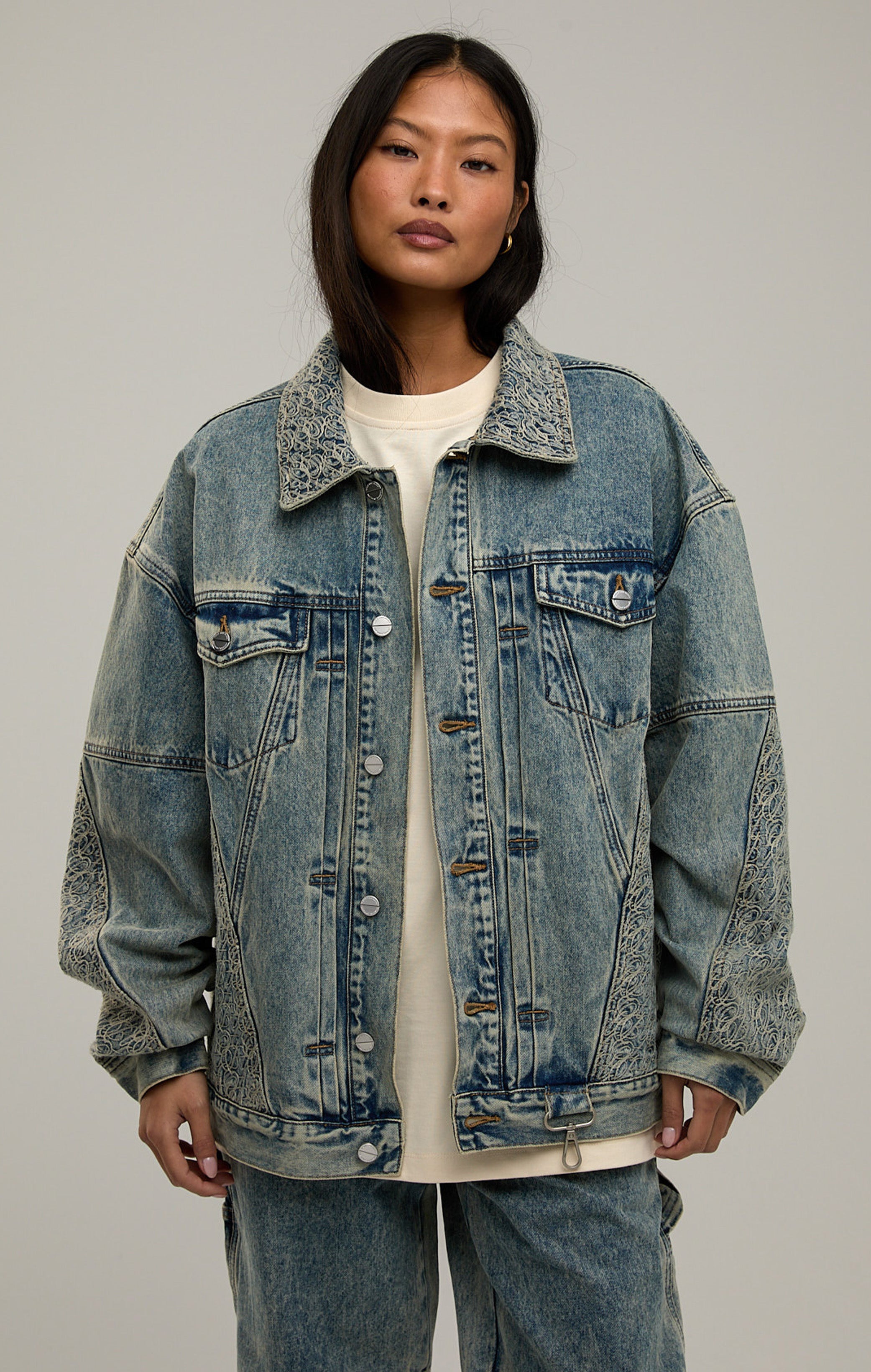 SIGNATURE STITCH DENIM JACKET